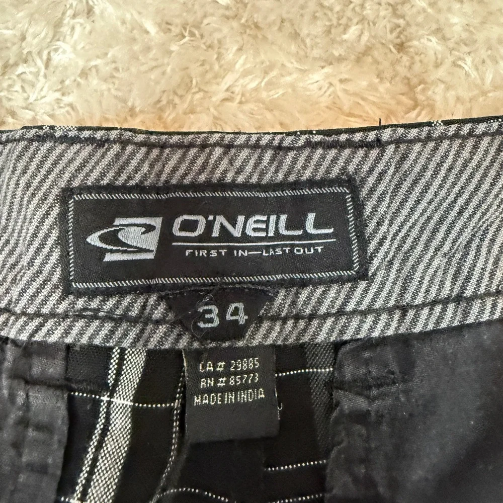 O’Neill Black & Gray Plaid Shorts – Size 34
